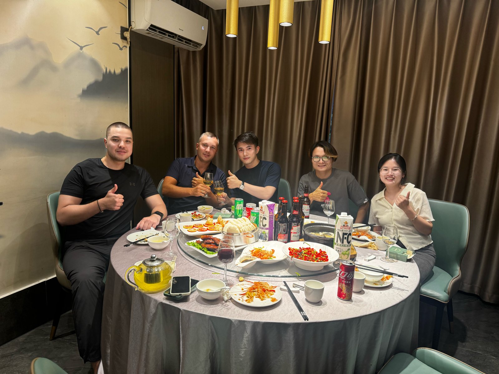 Motivelli team and YOUMEGA hosting dinner during factory visit in Xiamen