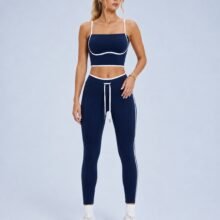 Conjunto azul marino de top corto y leggings con ribetes blancos — vista frontal en color principal