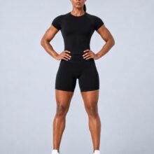 Seamless short-sleeve crew-neck training set — raglan shoulder compression top with matching shorts