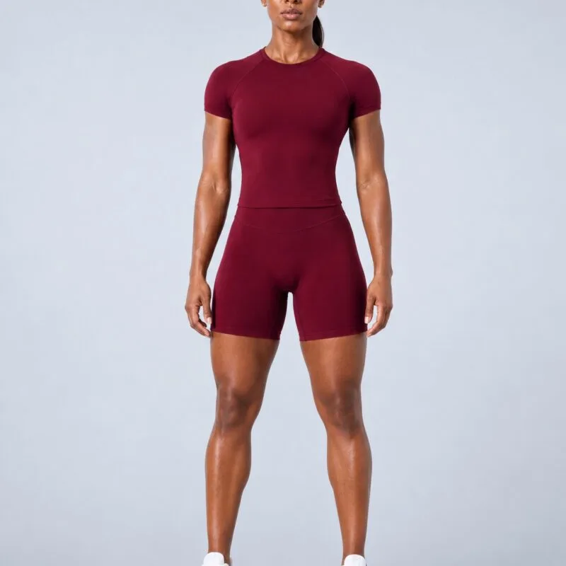 Crimson berry seamless short-sleeve crew-neck training set — front view