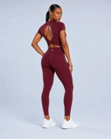 Zip-Front Cutout Crop Top & V-Waist Pocket Leggings Set gallery image 3 - YOUMEGA private label activewear