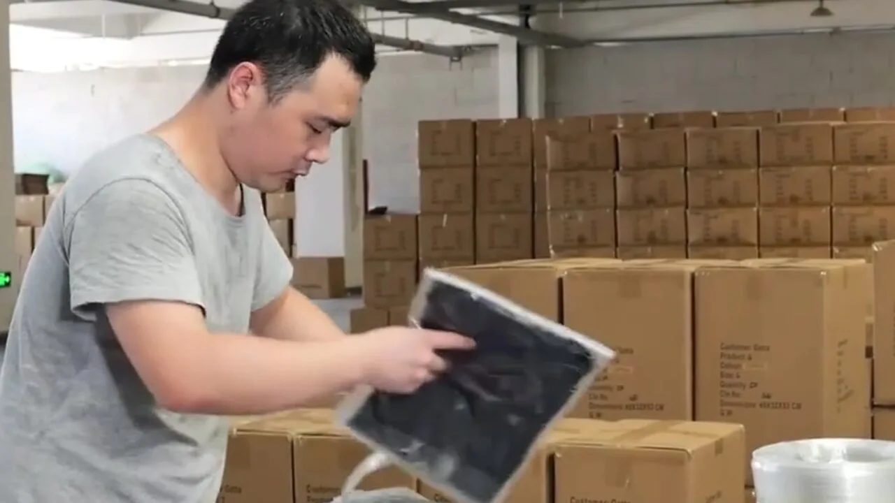 YOUMEGA insight cover - chargeable-weight-activewear-freight-packing