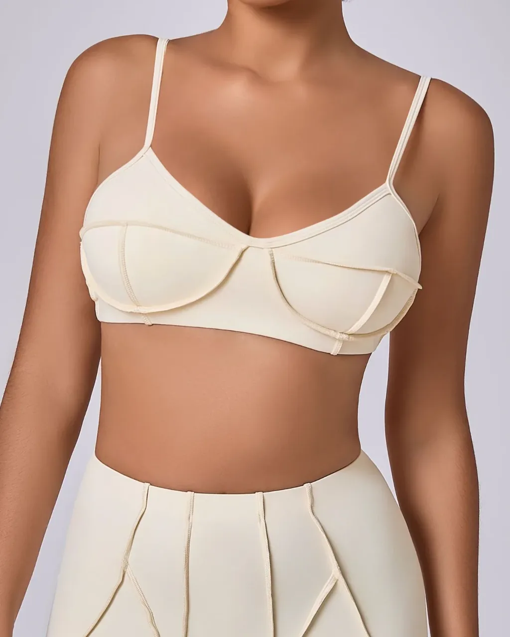 Top Deportivo Sin Espalda Con Tirantes Finos - Oat beige