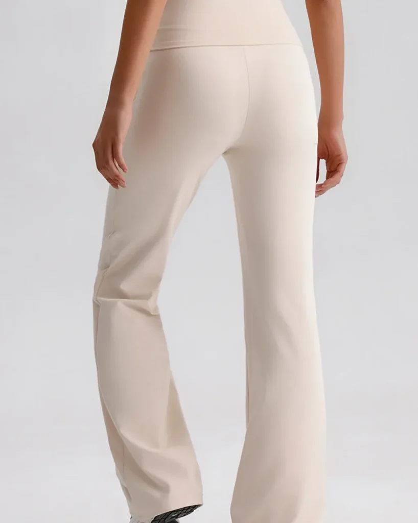 High Waist Hip Lifting Flare Yoga Pants With Side Pockets - white