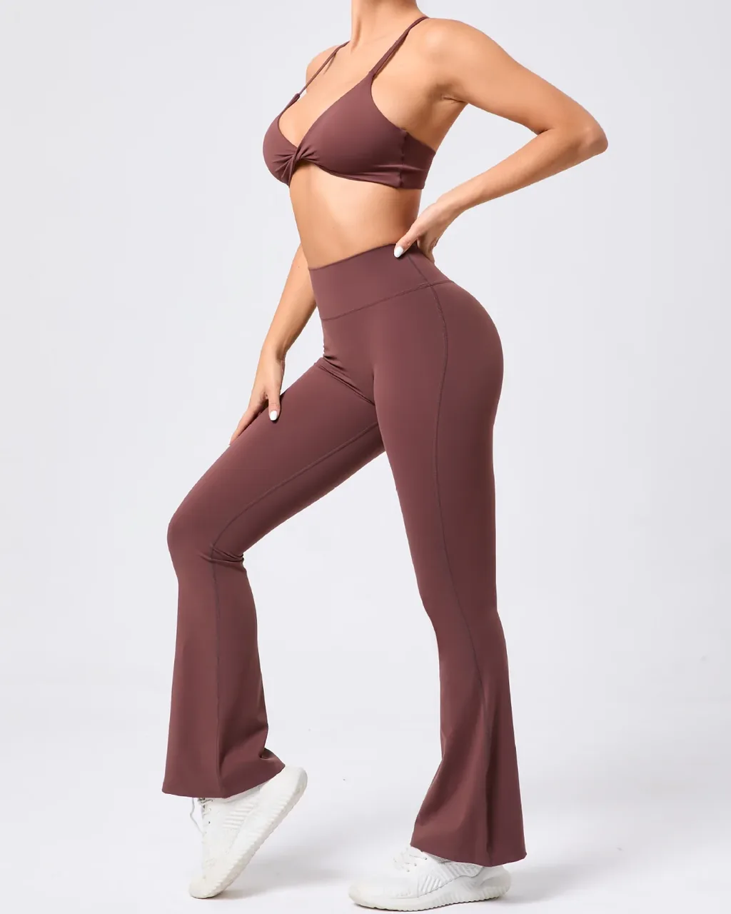 Set Yoga Ajustable Con Acabado Abullonado - marrón