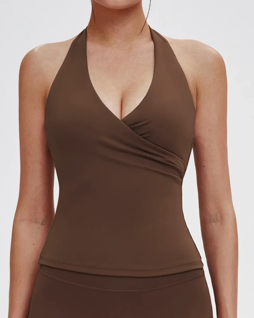 Vestido Yoga Cuello En V Con Acabado Mate - marrón