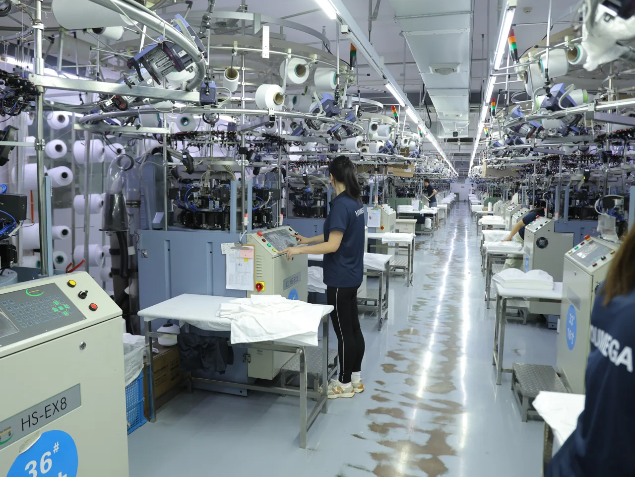 Seamless circular knitting machines on the YOUMEGA Yiwu seamless production floor